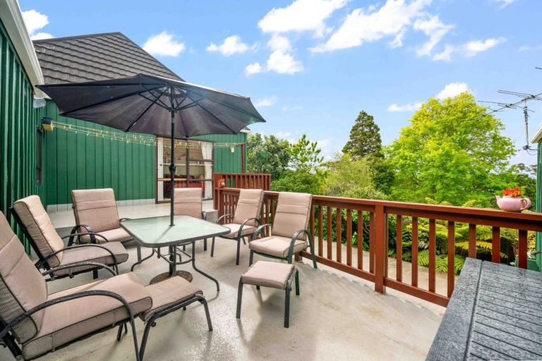 Photo of property in 48 Pokapu Street, Titirangi, Auckland, 0600