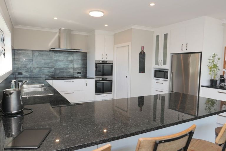 Photo of property in 104 Seaview Road, Paraparaumu Beach, Paraparaumu, 5032