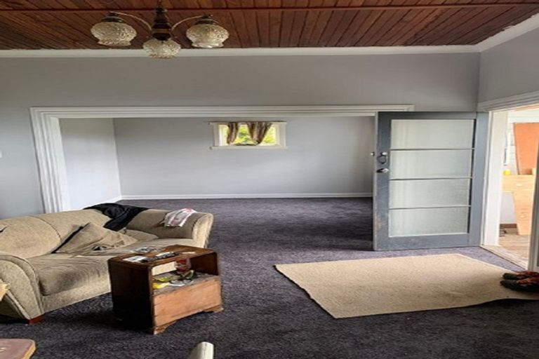 Photo of property in 32 Ngahina Street, Marton, 4710