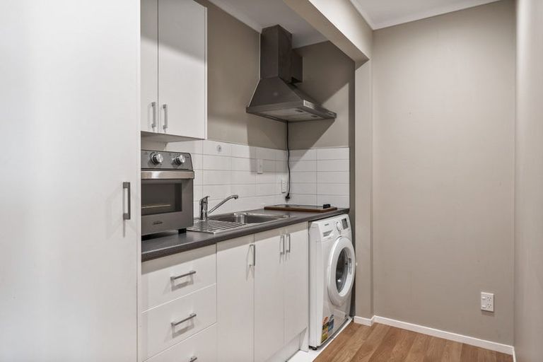 Photo of property in 11 Seakens Way, Glen Eden, Auckland, 0602
