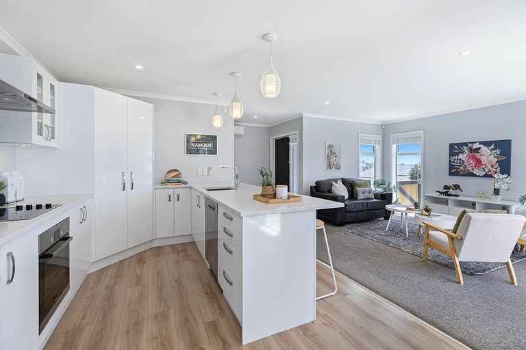 Photo of property in 5 Madeira Close, Whitby, Porirua, 5024