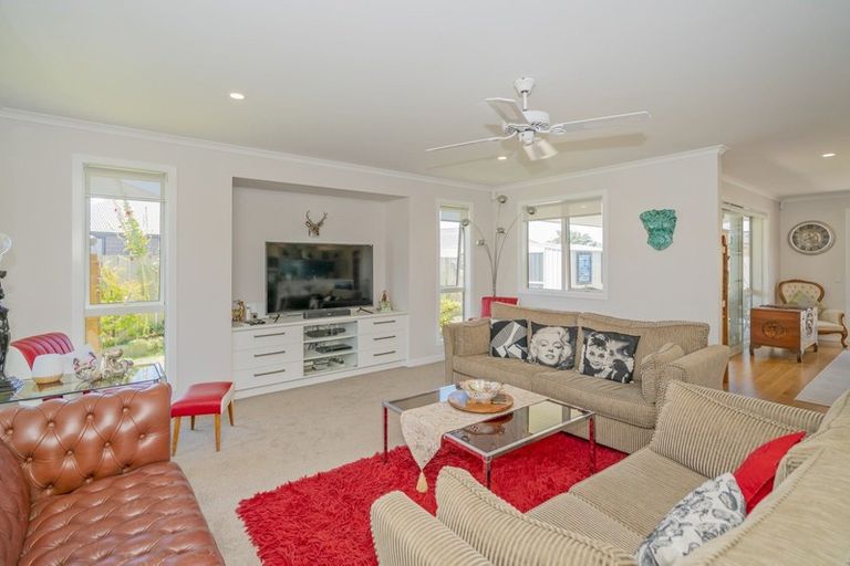 Photo of property in 120 Kupe Drive, Whitianga, 3510