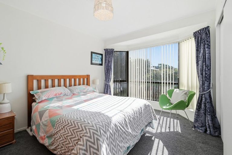 Photo of property in 32b Aquarius Drive, Kawaha Point, Rotorua, 3010
