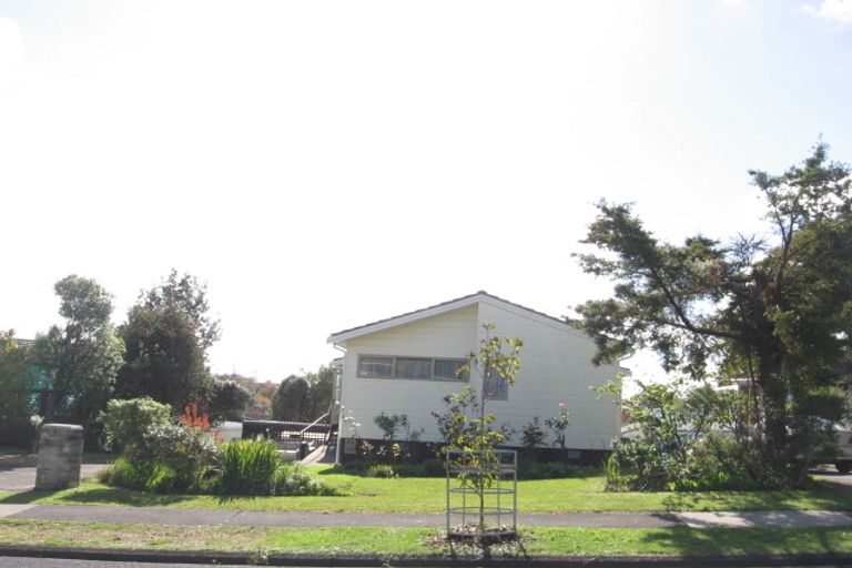 Photo of property in 64 Beechdale Crescent, Pakuranga Heights, Auckland, 2010