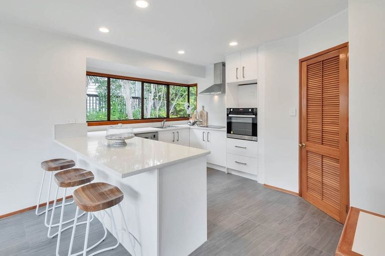 Photo of property in 86 Seaview Road, Glenfield, Auckland, 0629