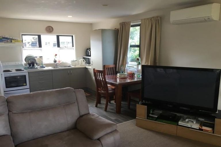 Photo of property in 2/23b View Road, Glenfield, Auckland, 0627