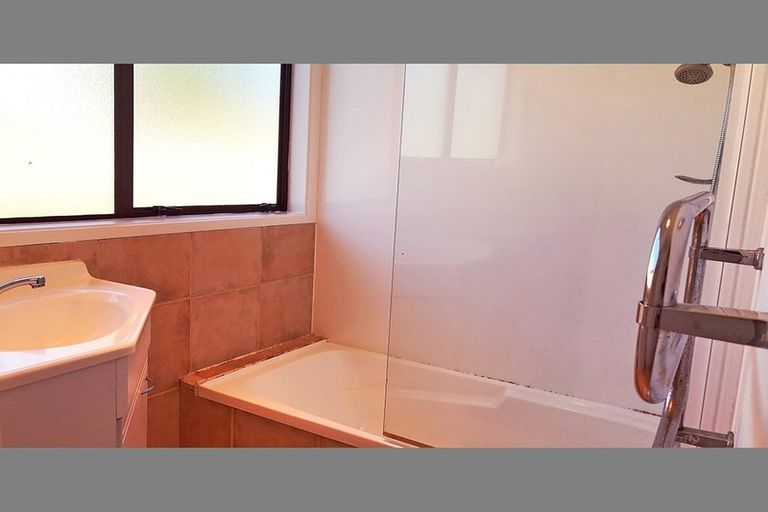 Photo of property in 142 Solar Road, Glen Eden, Auckland, 0602