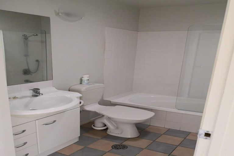 Photo of property in The Grange, 40/92 Bush Road, Albany, Auckland, 0632