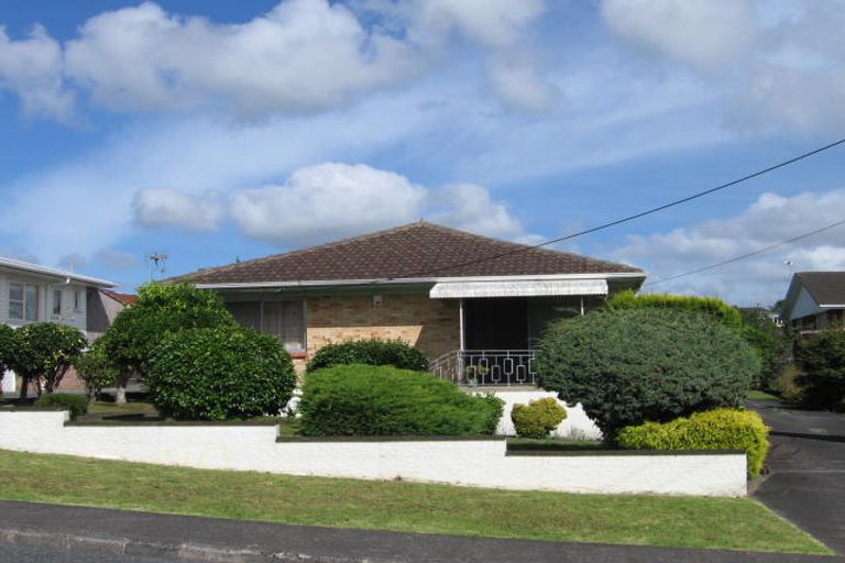 Photo of property in 1/71 Royal View Road, Te Atatu South, Auckland, 0610