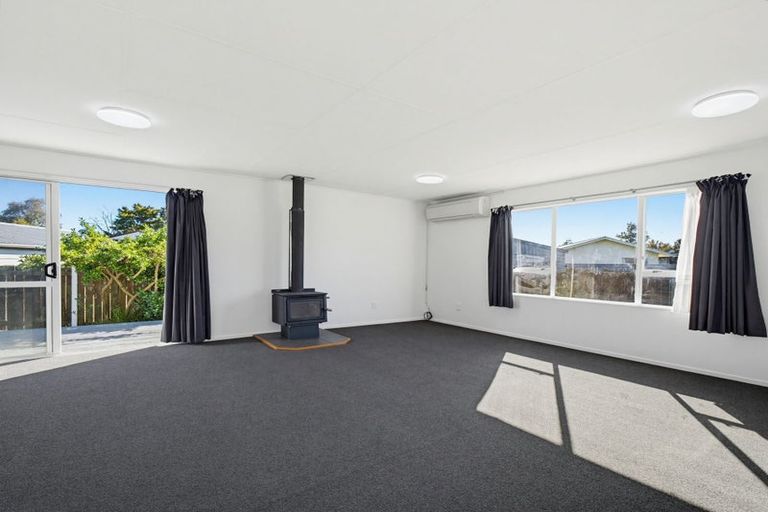 Photo of property in 26 Cumberland Place, Kelvin Grove, Palmerston North, 4414