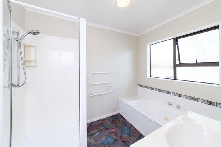 Photo of property in 1 Mcilwaine Place, Marton, 4710