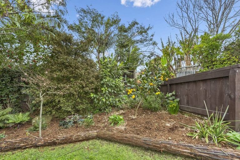 Photo of property in 10 Marine Parade, Raglan, 3225