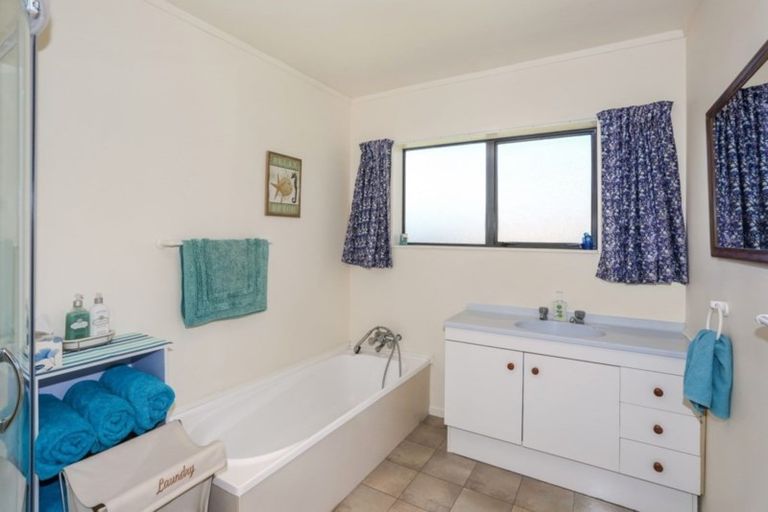Photo of property in 6 Riverside Drive, Waiuku, 2123