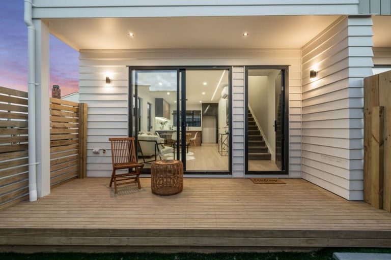 Photo of property in 7/16 Binsted Road, New Lynn, Auckland, 0600