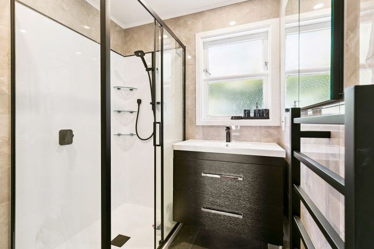 Photo of property in 29 Kahikatea Grove, Paparangi, Wellington, 6037