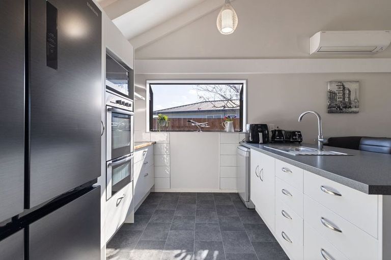 Photo of property in 1 Lydia Place, Kelvin Grove, Palmerston North, 4414