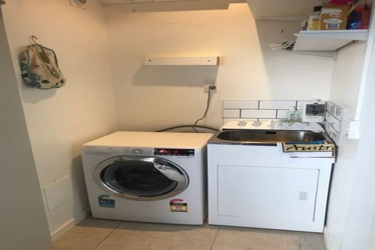 Photo of property in 43 Tiketike Way, Brooklyn, Wellington, 6021