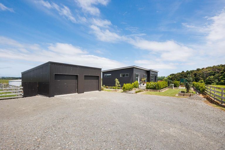 Photo of property in 567 Lethbridge Road, Halcombe, 4775