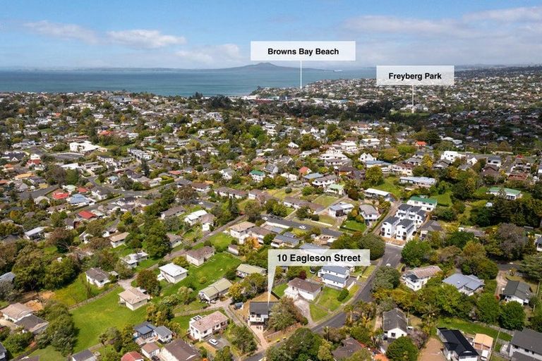 Photo of property in 10 Eagleson Street, Northcross, Auckland, 0632