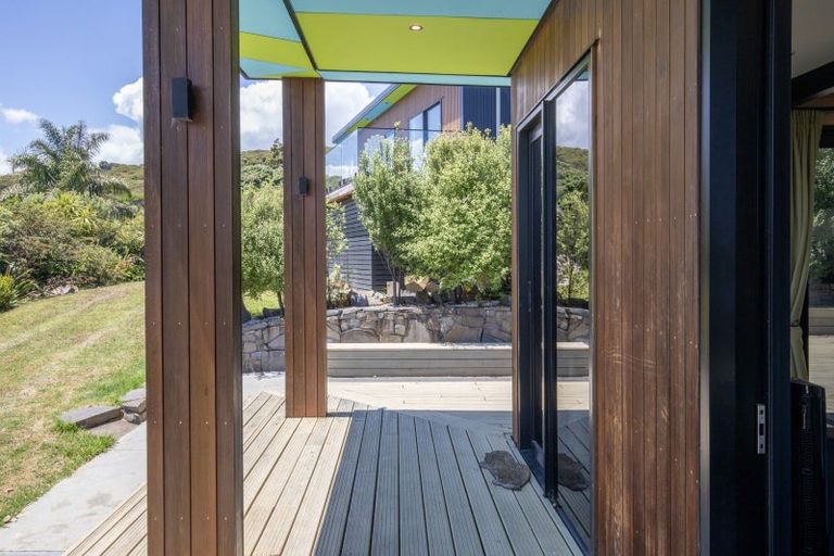 Photo of property in 14 Whaanga Road, Raglan, 3297