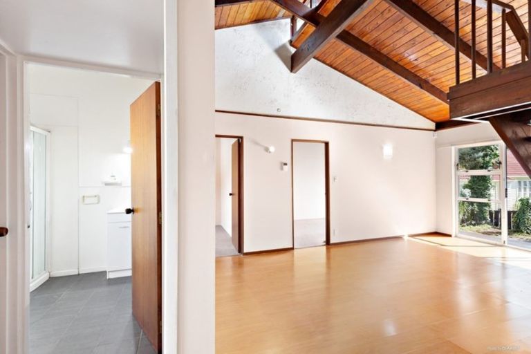 Photo of property in 3/23 Craigbank Avenue, New Lynn, Auckland, 0600