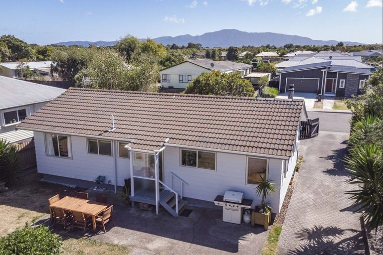 Photo of property in 15 Linwood Drive, Paraparaumu, 5032