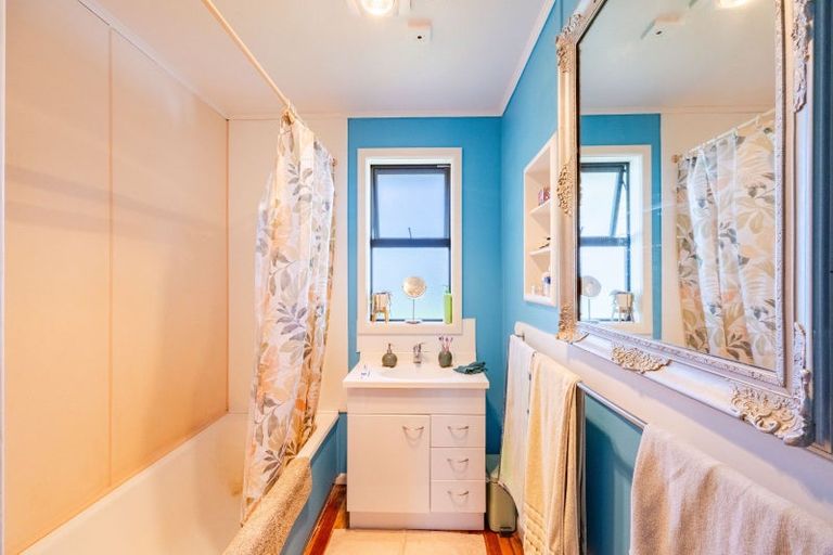 Photo of property in 35 Bell Street, Otane, 4202