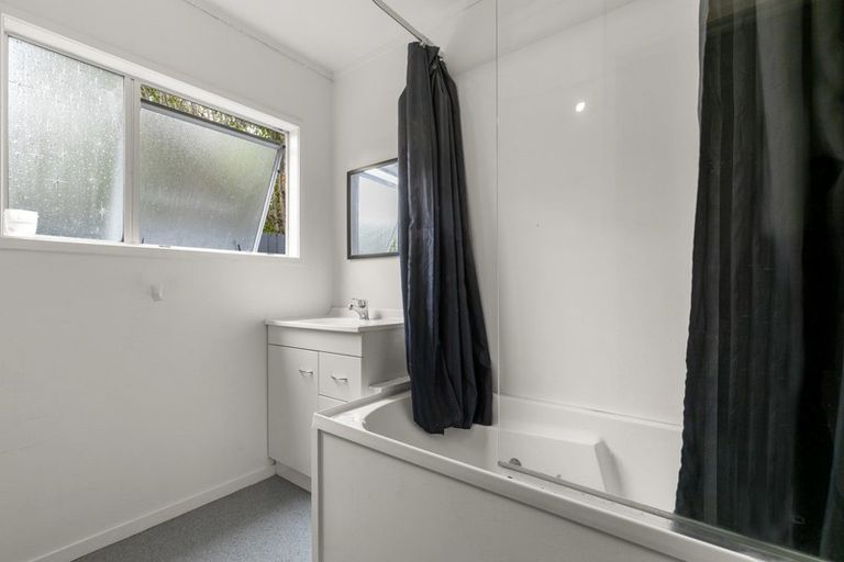 Photo of property in 99 Kemp Road, Massey, Auckland, 0614