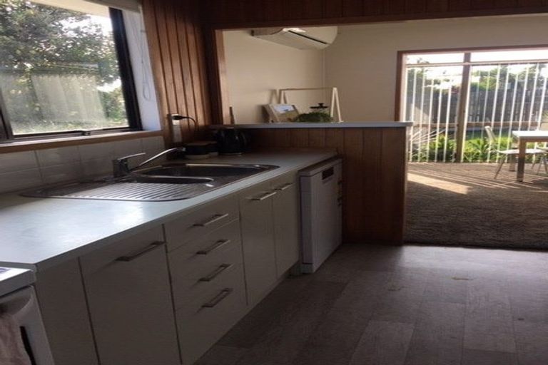 Photo of property in 94 Stanley Road, Glenfield, Auckland, 0629