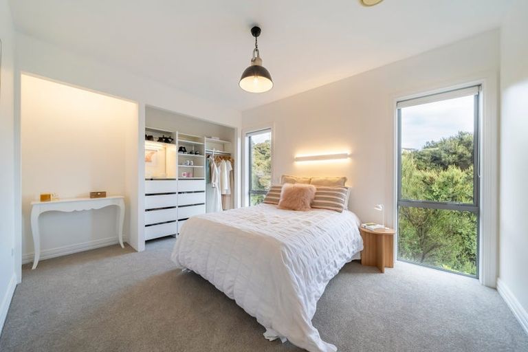 Photo of property in 5 Helm Place, Whitby, Porirua, 5024