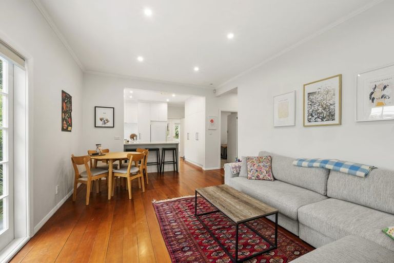 Photo of property in 16 Albemarle Road, Northland, Wellington, 6012