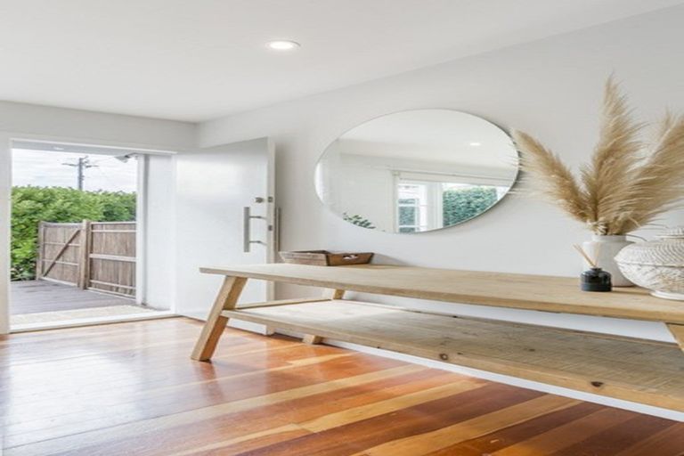 Photo of property in 22 Karamu Street, Te Atatu Peninsula, Auckland, 0610