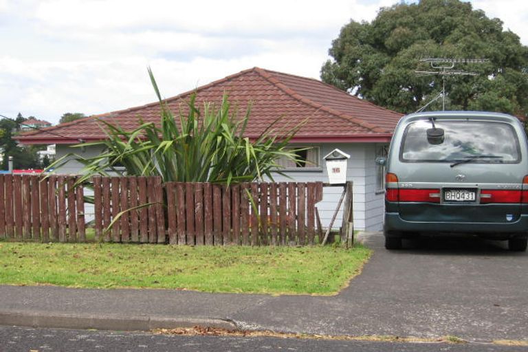 Photo of property in 16 Lambrown Drive, Totara Vale, Auckland, 0629