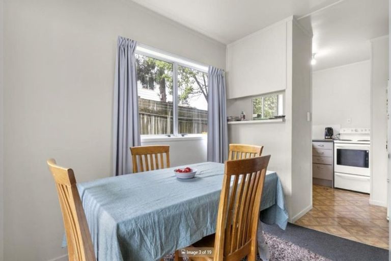Photo of property in 99 Kemp Road, Massey, Auckland, 0614