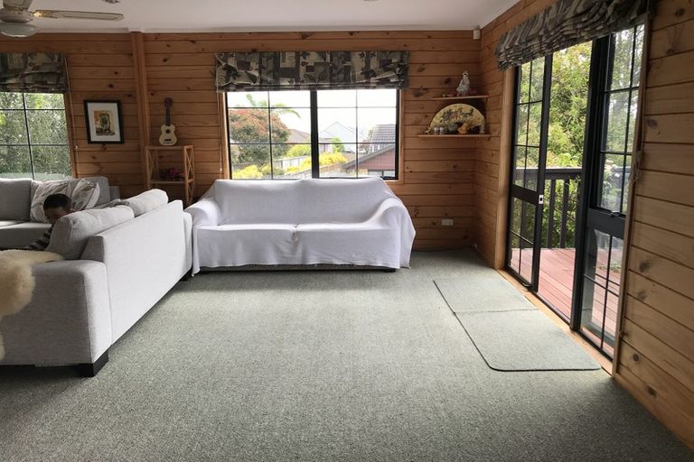 Photo of property in 2/98 Simmental Crescent, Somerville, Auckland, 2014