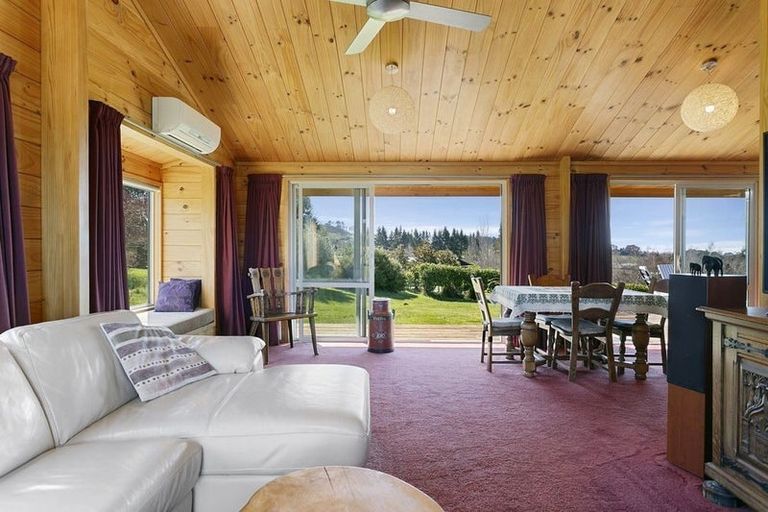 Photo of property in 18 Glen Mohr, Acacia Bay, Taupo, 3385