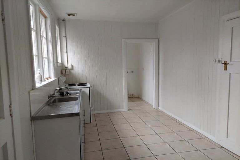 Photo of property in 106a Randwick Road, Moera, Lower Hutt, 5010