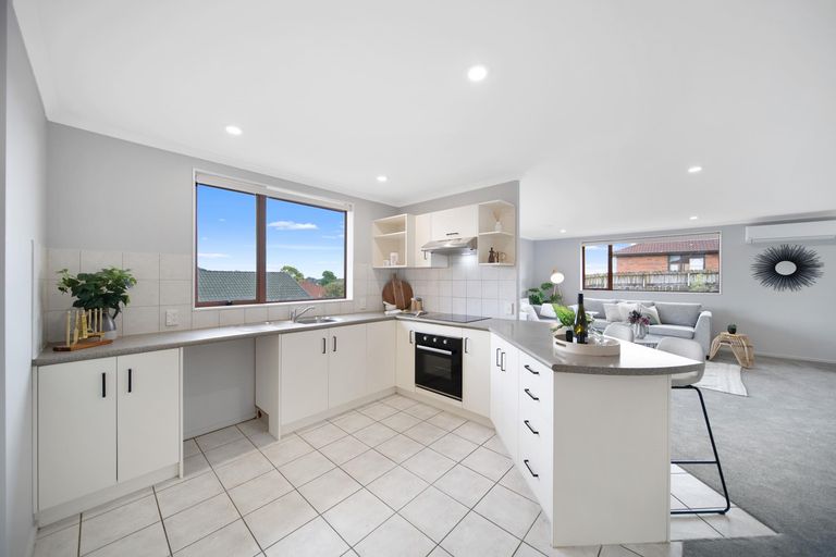 Photo of property in 13 Keri Vista Rise, Papakura, 2110