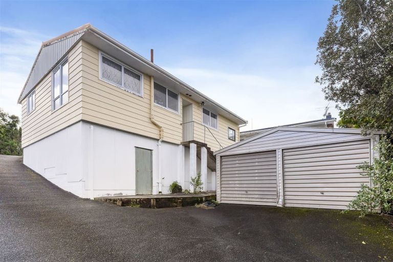 Photo of property in 22 Edgeworth Road, Glenfield, Auckland, 0629