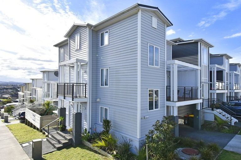 Photo of property in 24 Fernly Rise, Flat Bush, Auckland, 2019