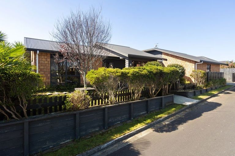 Photo of property in 5 Ruske Place, Grandview Heights, Hamilton, 3200