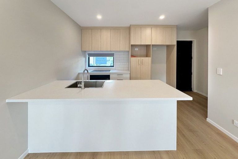 Photo of property in 38 Whati Lane, Henderson, Auckland, 0612