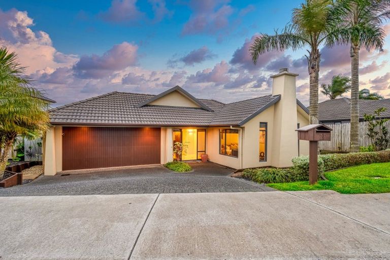 Photo of property in 27 Lansell Drive, East Tamaki Heights, Auckland, 2016