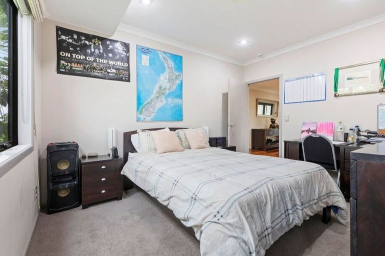 Photo of property in 35 Holdens Road, Henderson, Auckland, 0612