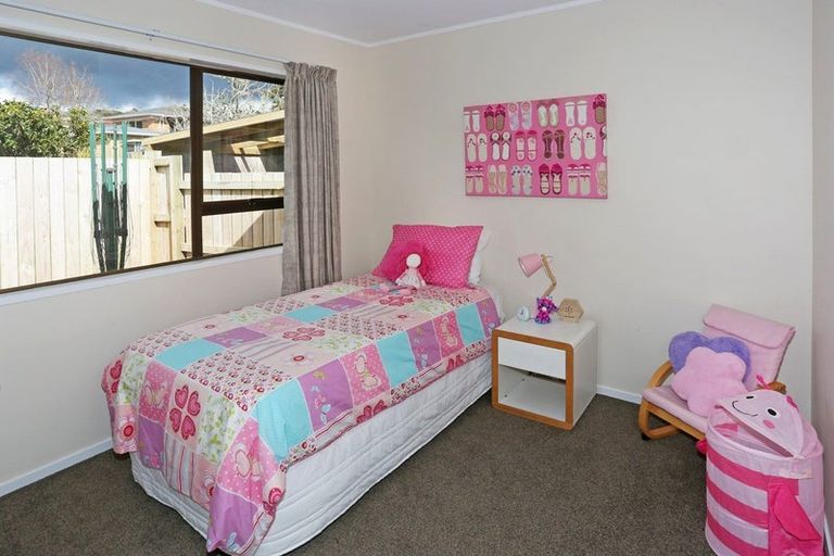 Photo of property in 12 Henry Curd Terrace, Pukekohe, 2120