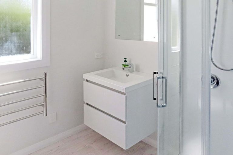 Photo of property in 17 Saint Ronans Avenue, Waterloo, Lower Hutt, 5011