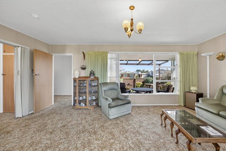 Photo of property in 16 Cascades Road, Pakuranga Heights, Auckland, 2010