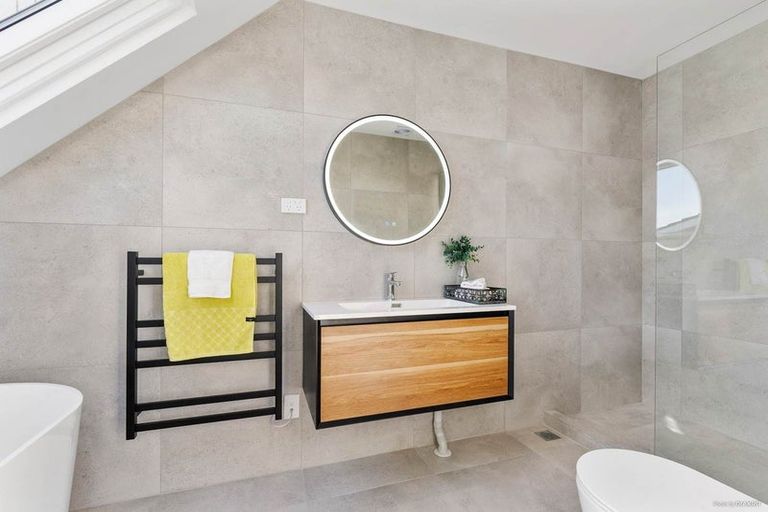 Photo of property in 16 Paisley Street, Mellons Bay, Auckland, 2014