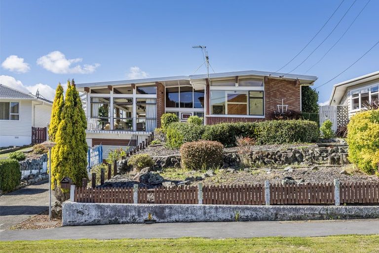 Photo of property in 11 Saint Edmund Crescent, Tawa, Wellington, 5028