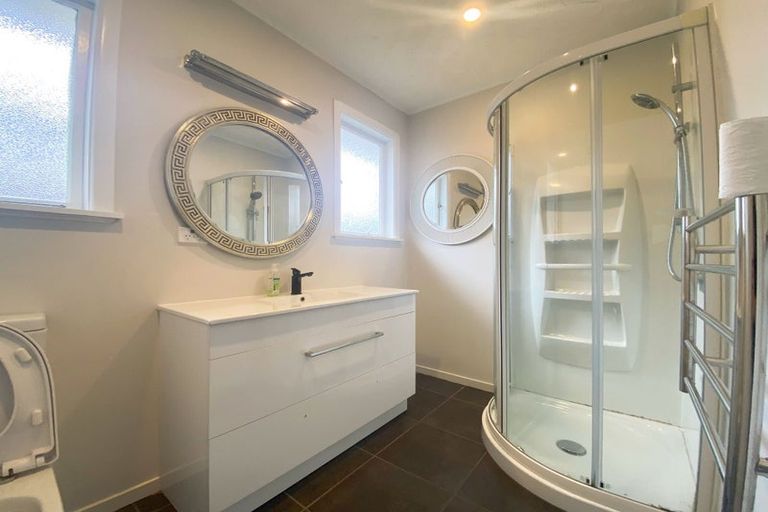 Photo of property in 13 Helga Crescent, Te Atatu Peninsula, Auckland, 0610